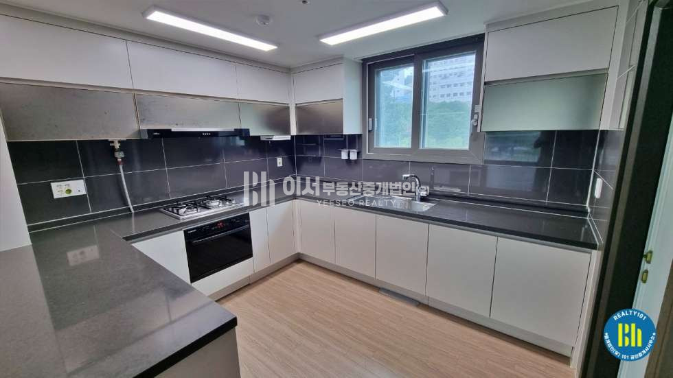 전남광주 순천시 해룡면 복성리 694 (한신더휴아파트) 101동 복성지구한산더휴.39평.필로티층.남향.깔끔한관리.넓은공간구조.공실 매매 매물번호 10064 사진 3